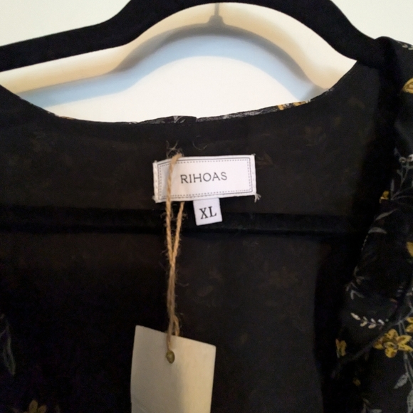 XL Rihoas blouse - Picture 2 of 3